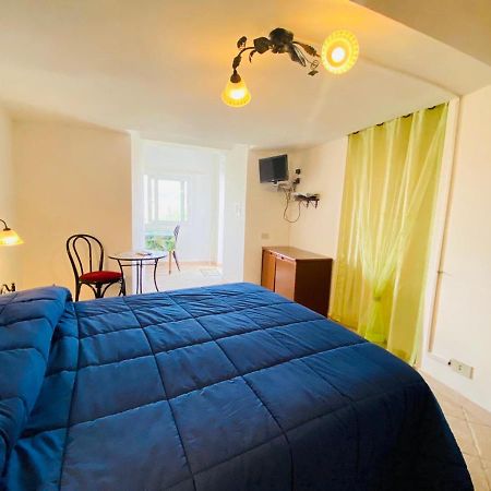 Casa Ninetta - Immobilevante Ponza Buitenkant foto