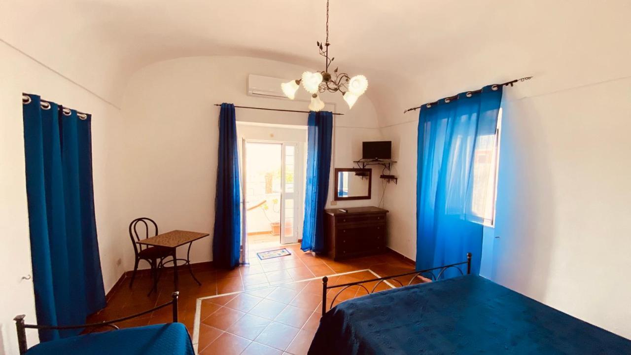 Casa Ninetta - Immobilevante Ponza Buitenkant foto