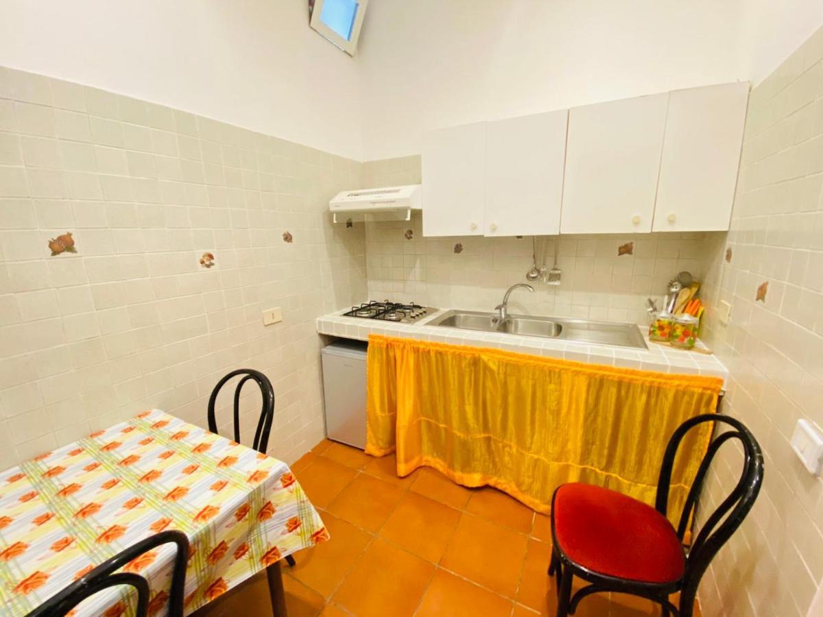 Casa Ninetta - Immobilevante Ponza Buitenkant foto