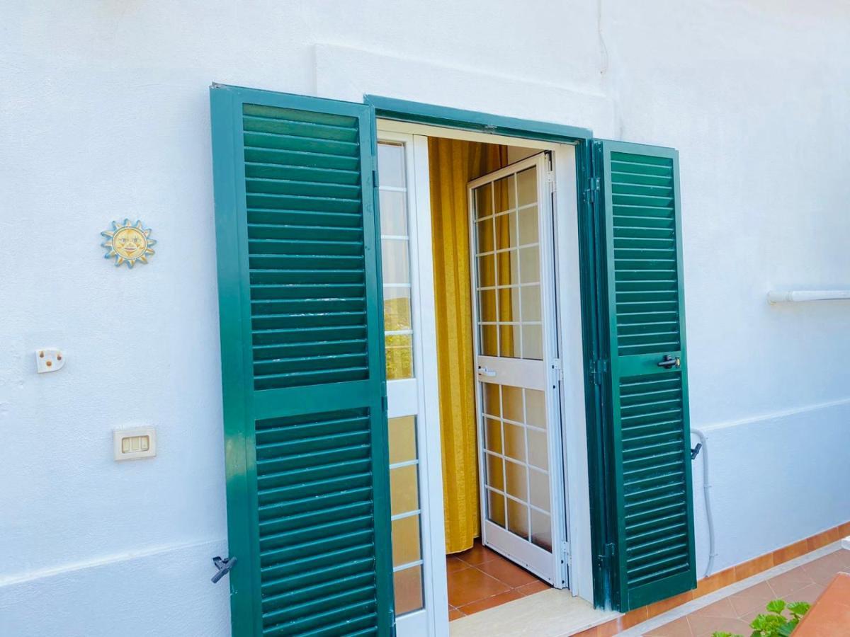 Casa Ninetta - Immobilevante Ponza Buitenkant foto
