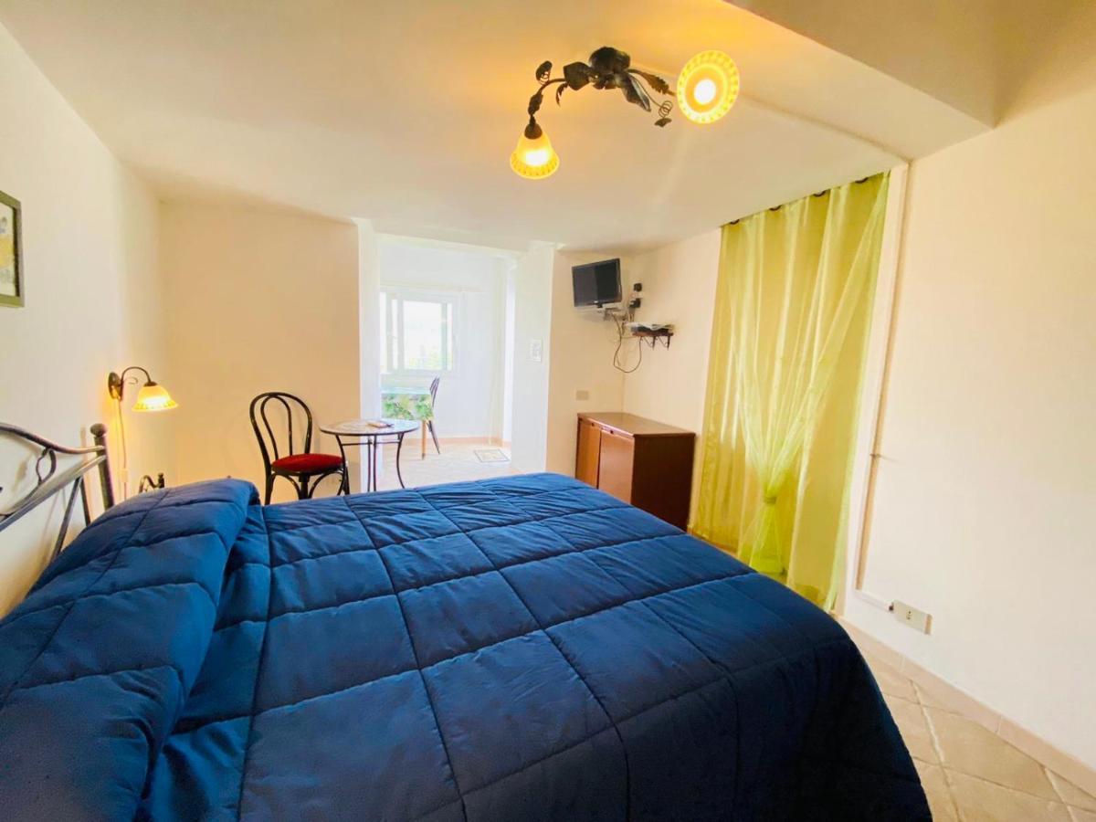 Casa Ninetta - Immobilevante Ponza Buitenkant foto