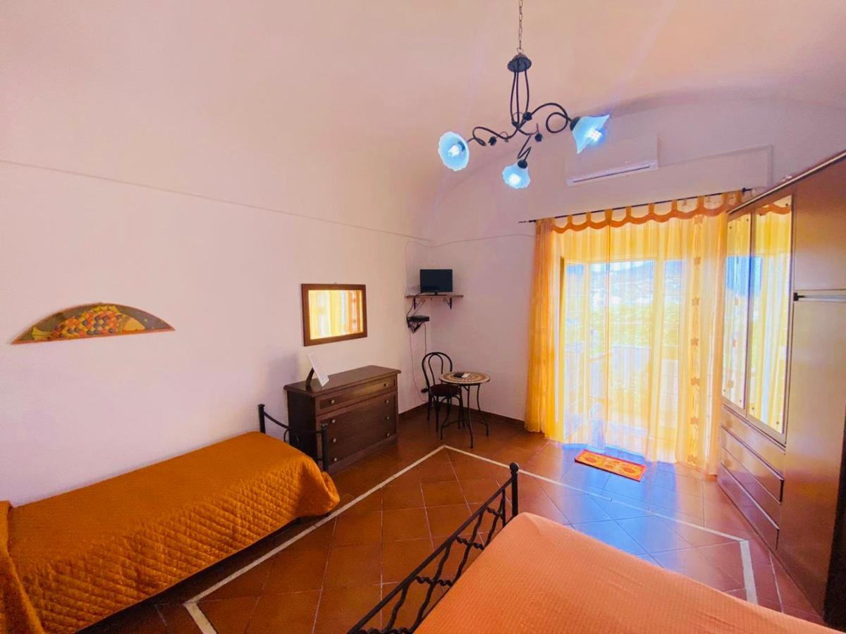 Casa Ninetta - Immobilevante Ponza Buitenkant foto